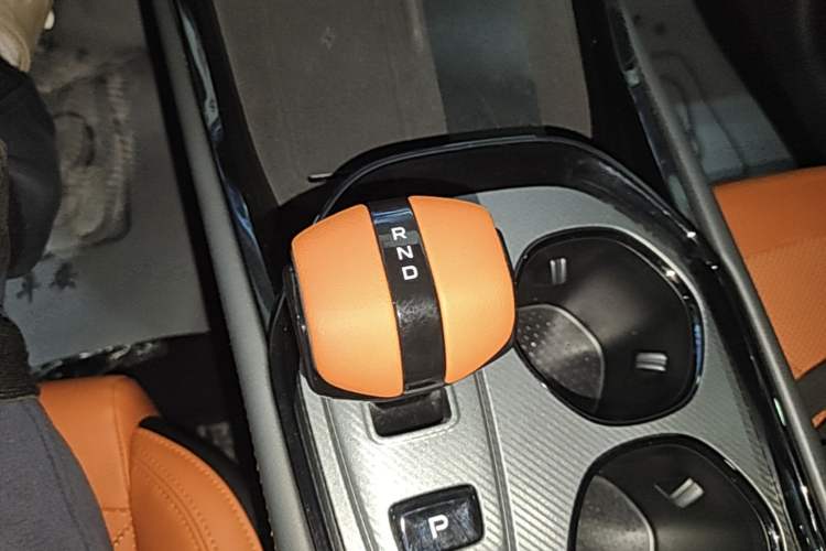 Used CHANGAN UNI-V 2025 Model Third-Generation 2.0T Dynamic Edition Gear Lever