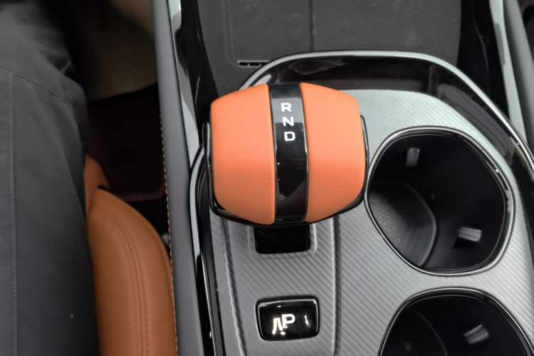 Used CHANGAN UNI-V 2025 Model Third-Generation 2.0T Dynamic Edition Gear Lever