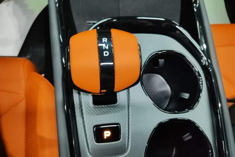 Used CHANGAN UNI-V 2025 Model Third-Generation 2.0T Dynamic Edition Gear Lever