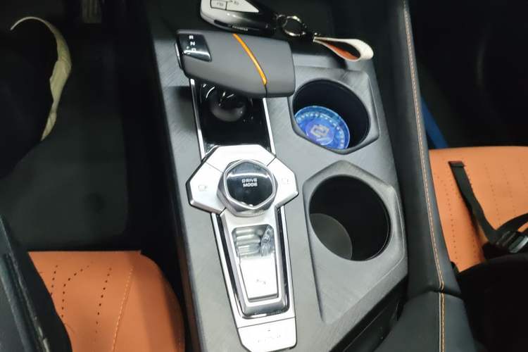 Used CHANGAN UNI-V 2025 1.5T 500Bar Prestige Sporty Version Gear Lever