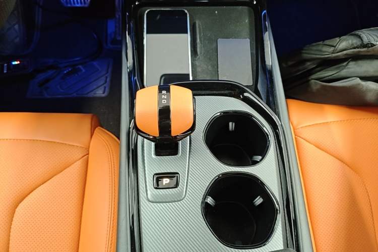 Used CHANGAN UNI-V 2025 Model Third-Generation 2.0T Dynamic Edition Gear Lever