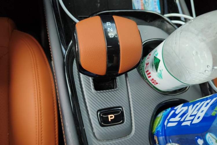 Used CHANGAN UNI-V 2025 Model Third-Generation 1.5T 500Bar Prestige Sports Edition Gear Lever