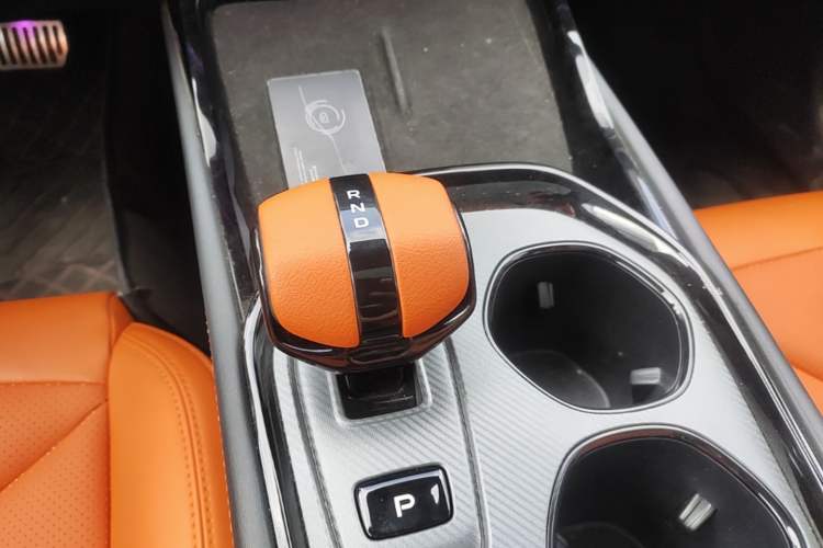 Used CHANGAN UNI-V 2025 Model Third-Generation 2.0T Dynamic Edition Gear Lever