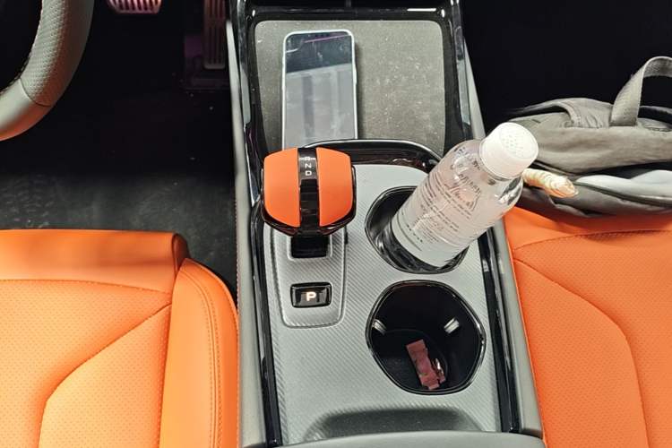 Used CHANGAN UNI-V 2025 Model Third-Generation 2.0T Dynamic Edition Gear Lever