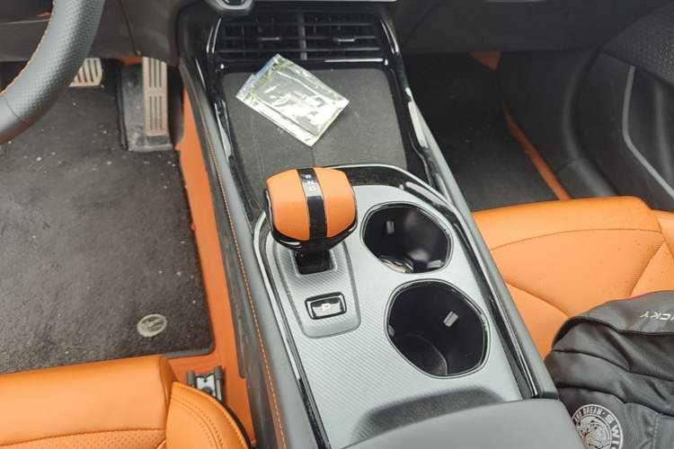 Used CHANGAN UNI-V 2025 Model Third-Generation 2.0T Dynamic Edition Gear Lever
