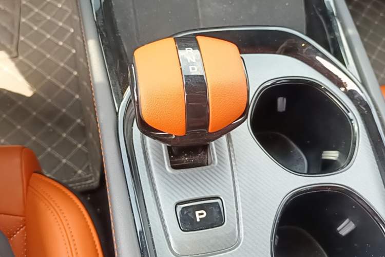 Used CHANGAN UNI-V 2025 Model Third-Generation 2.0T Dynamic Edition Gear Lever
