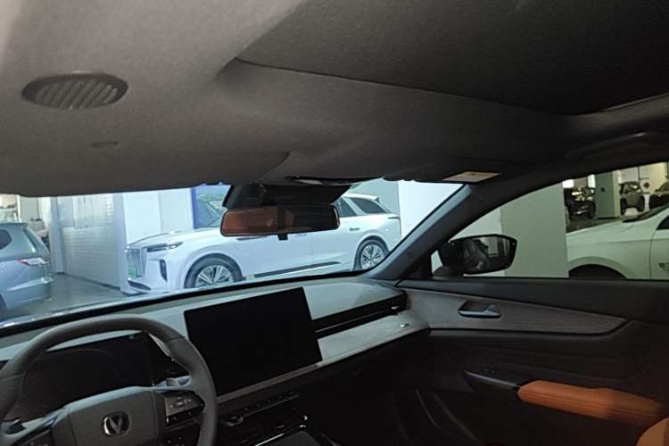 Used CHANGAN UNI-V 2025 Model Third-Generation 2.0T Dynamic Edition Headliner