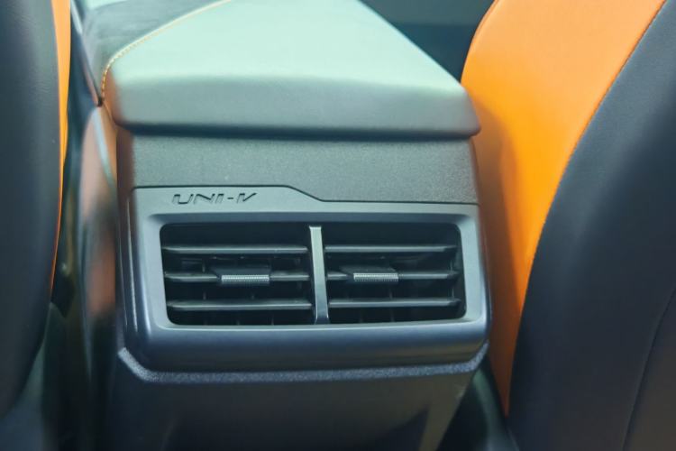 Used CHANGAN UNI-V 2025 1.5T 500Bar Prestige Sporty Version Interior 11