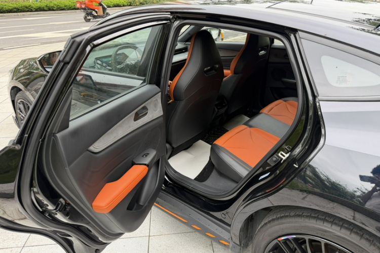 Used CHANGAN UNI-V 2025 Model Third-Generation 2.0T Dynamic Edition Interior 4