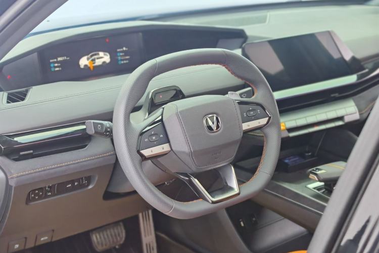 Used CHANGAN UNI-V 2025 1.5T 500Bar Prestige Sporty Version Interior 4