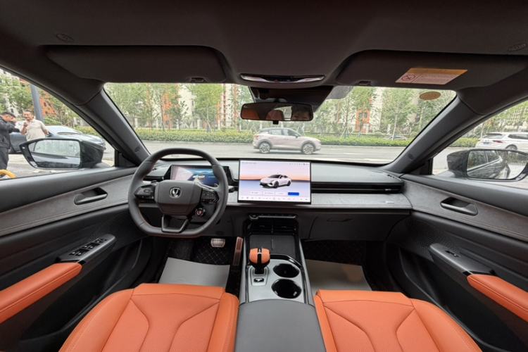 Used CHANGAN UNI-V 2025 Model Third-Generation 2.0T Dynamic Edition Interior 6