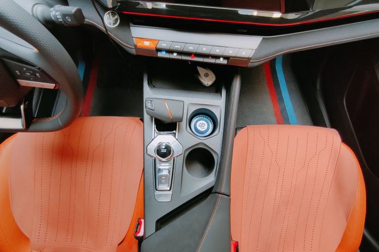 Used CHANGAN UNI-V 2025 1.5T 500Bar Prestige Sporty Version Interior 6