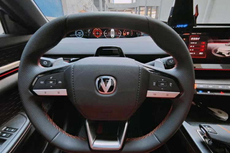 Used CHANGAN UNI-V 2025 1.5T 500Bar Prestige Sporty Version Interior 8