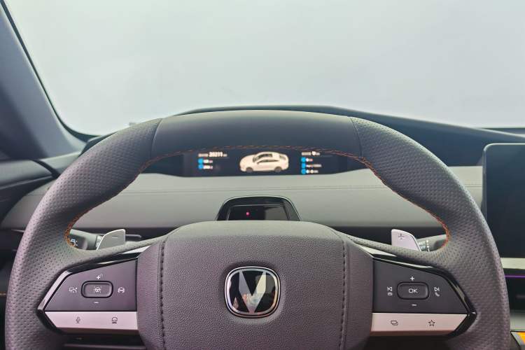 Used CHANGAN UNI-V 2025 1.5T 500Bar Prestige Sporty Version Interior 8