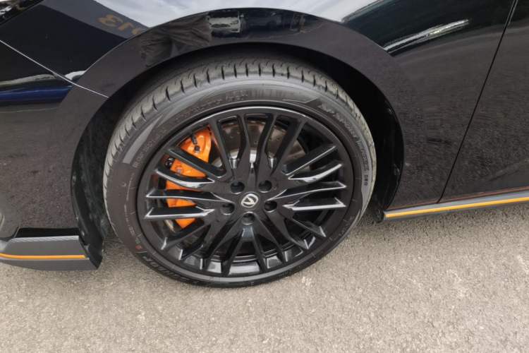 Used CHANGAN UNI-V 2025 Model Third-Generation 2.0T Dynamic Edition Left Front Wheel Hub