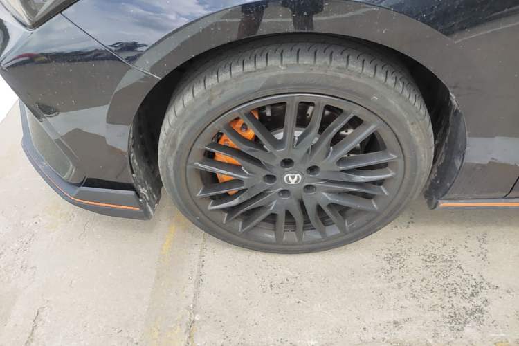 Used CHANGAN UNI-V 2025 Model Third-Generation 2.0T Dynamic Edition Left Front Wheel Hub