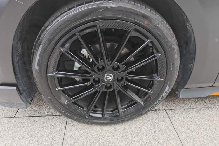 Used CHANGAN UNI-V 2025 1.5T 500Bar Prestige Sporty Version Left Front Wheel Hub