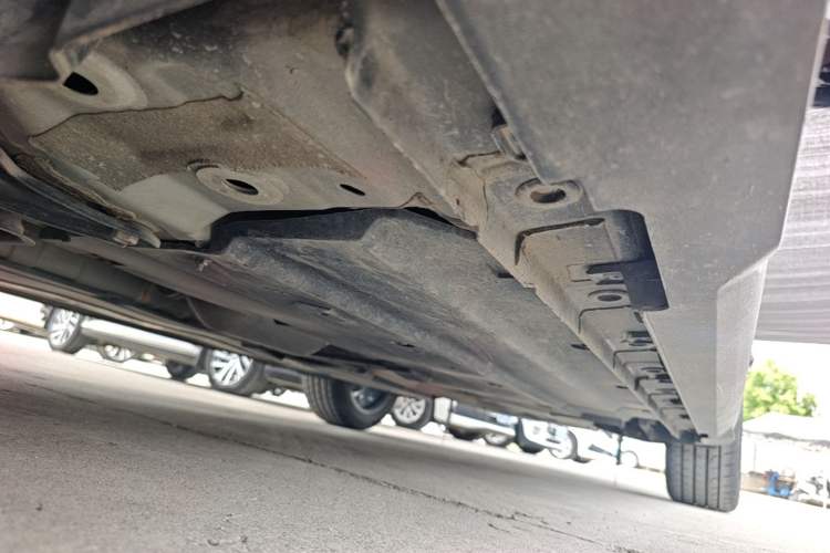 Used CHANGAN UNI-V 2025 1.5T 500Bar High-Energy Version Left Side Sill
