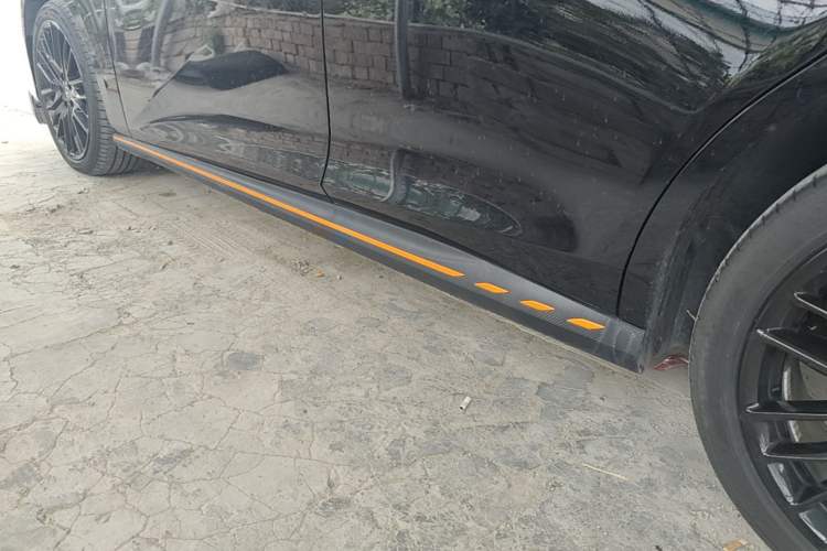 Used CHANGAN UNI-V 2025 Model Third-Generation 2.0T Dynamic Edition Left Side Sill