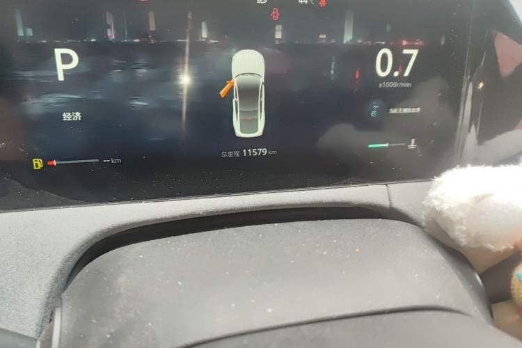 Used CHANGAN UNI-V 2025 Model Third-Generation 2.0T Dynamic Edition Odometer Close Up