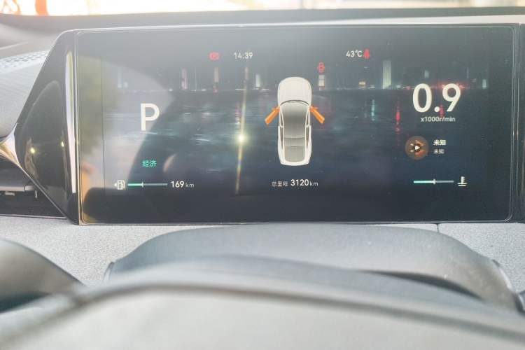 Used CHANGAN UNI-V 2025 Model Third-Generation 2.0T Dynamic Edition Odometer Close Up