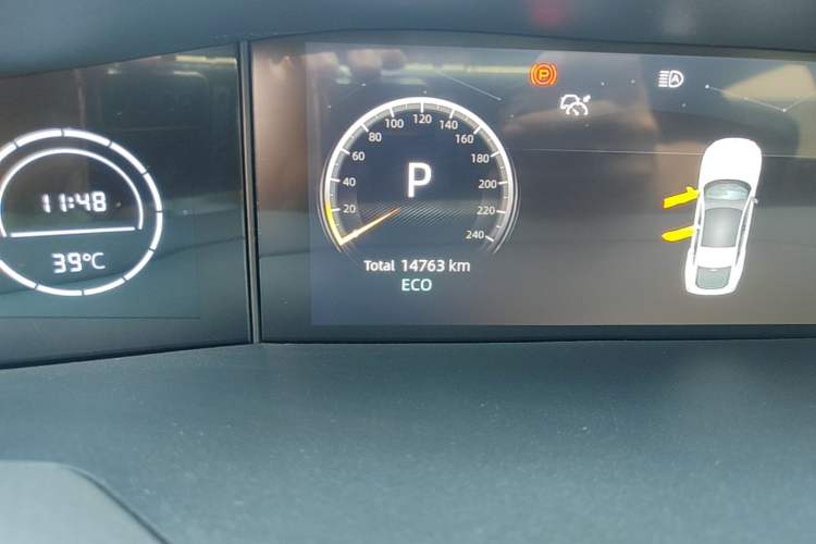 Used CHANGAN UNI-V 2025 Model Third-Generation 1.5T 500Bar Prestige Sports Edition Odometer Close Up