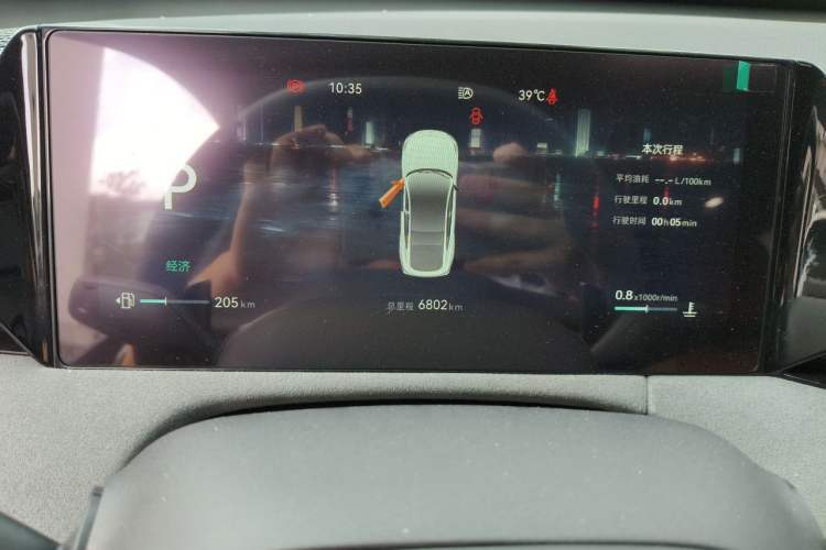 Used CHANGAN UNI-V 2025 Model Third-Generation 1.5T 500Bar Prestige Sports Edition Odometer Close Up