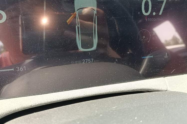 Used CHANGAN UNI-V 2025 Model Third-Generation 2.0T Dynamic Edition Odometer Close Up