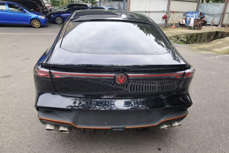 Used CHANGAN UNI-V 2025 Model Third-Generation 2.0T Dynamic Edition Rear