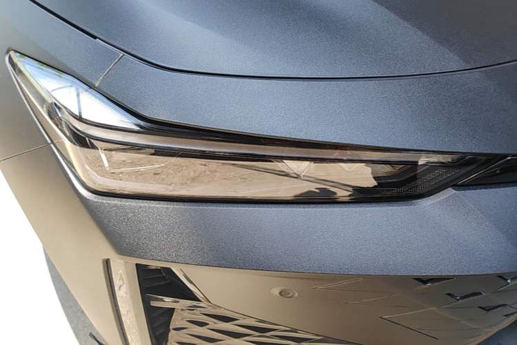 Used CHANGAN UNI-V 2025 Model Third-Generation 1.5T 500Bar Prestige Sports Edition Right Front Headlight