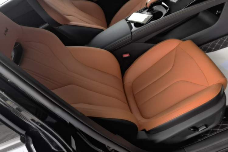 Used CHANGAN UNI-V 2025 Model Third-Generation 2.0T Dynamic Edition Right Front Seat