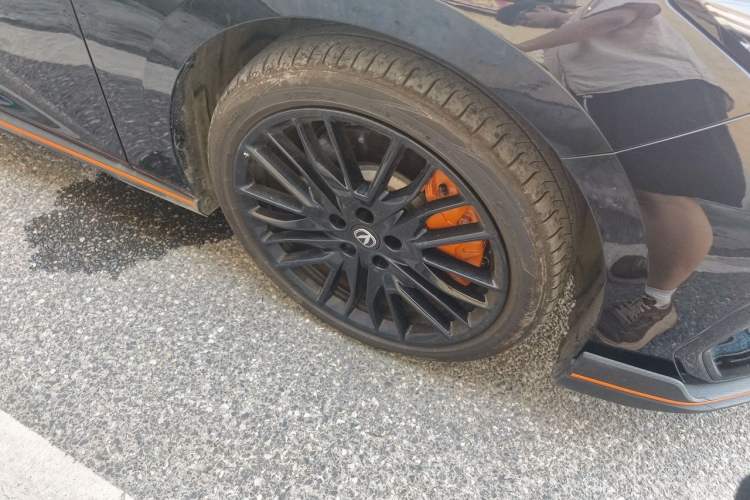 Used CHANGAN UNI-V 2025 Model Third-Generation 2.0T Dynamic Edition Right Front Wheel Hub
