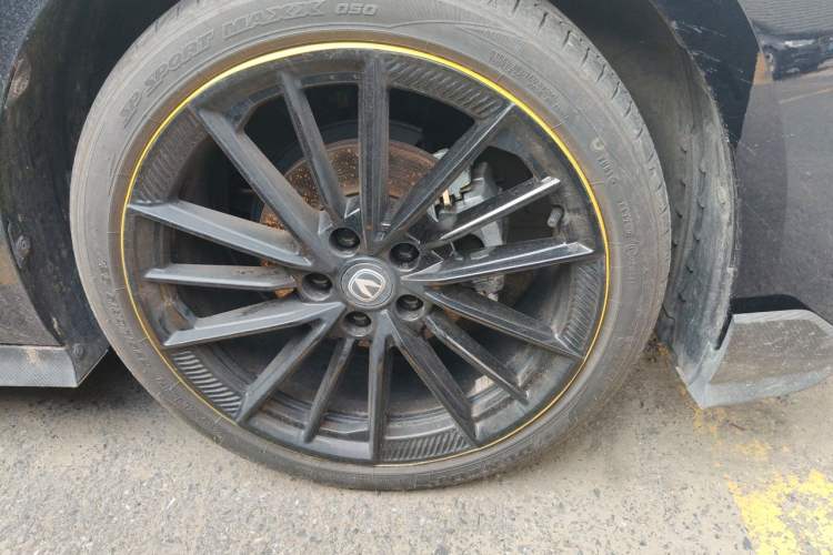 Used CHANGAN UNI-V 2025 1.5T 500Bar Prestige Sporty Version Right Front Wheel Hub