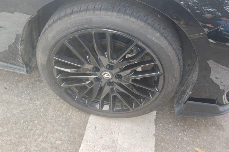 Used CHANGAN UNI-V 2025 Model Third-Generation 1.5T 500Bar Prestige Sports Edition Right Front Wheel Hub