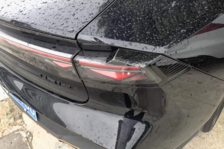 Used CHANGAN UNI-V 2025 Model Third-Generation 2.0T Dynamic Edition Right Rear Taillight