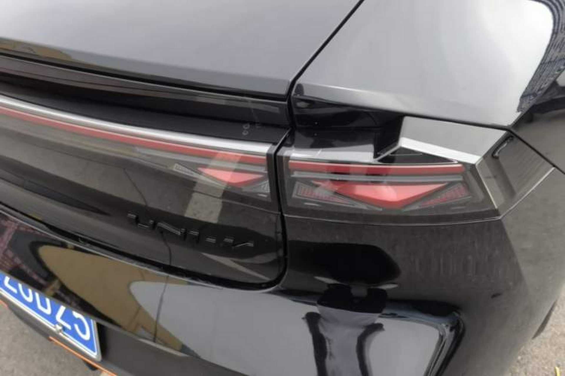 Used CHANGAN UNI-V 2025 Model Third-Generation 2.0T Dynamic Edition Right Rear Taillight