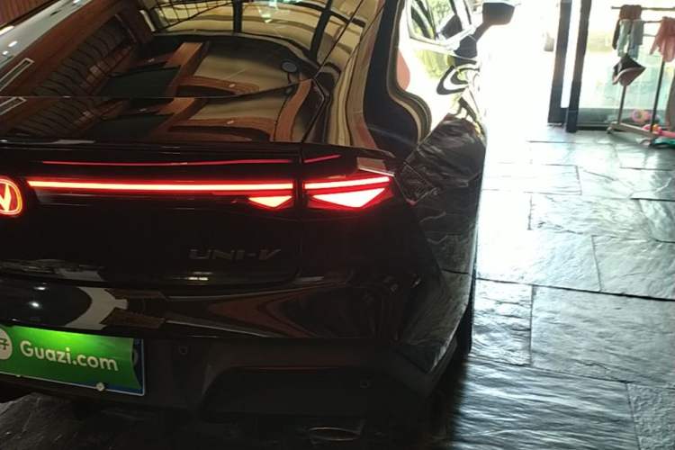 Used CHANGAN UNI-V 2025 Model Third-Generation 1.5T 500Bar Prestige Edition Right Rear Taillight