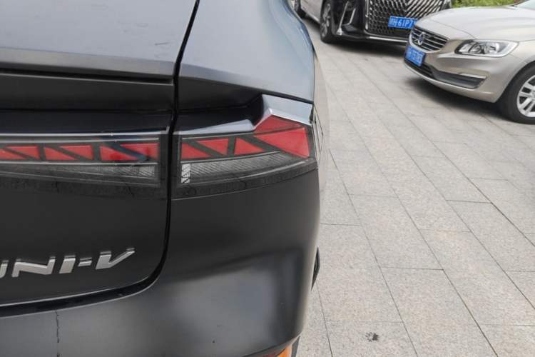 Used CHANGAN UNI-V 2025 1.5T 500Bar Prestige Sporty Version Right Rear Taillight