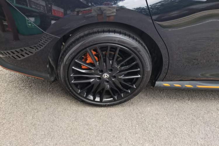 Used CHANGAN UNI-V 2025 Model Third-Generation 2.0T Dynamic Edition Right Rear Wheel Hub