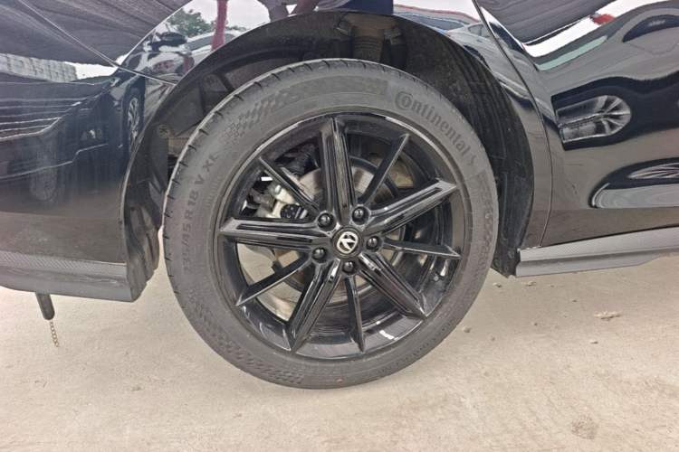 Used CHANGAN UNI-V 2025 1.5T 500Bar High-Energy Version Right Rear Wheel Hub