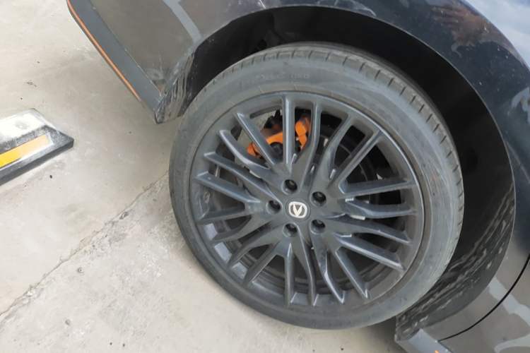 Used CHANGAN UNI-V 2025 Model Third-Generation 2.0T Dynamic Edition Right Rear Wheel Hub