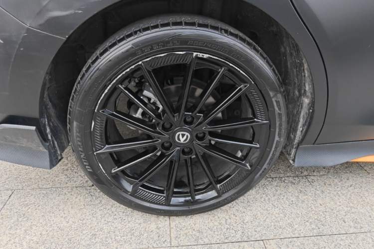Used CHANGAN UNI-V 2025 1.5T 500Bar Prestige Sporty Version Right Rear Wheel Hub