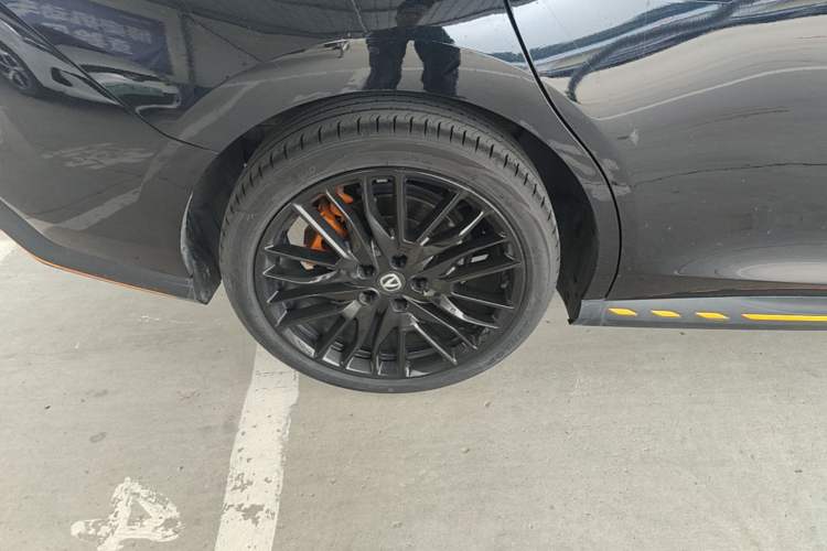 Used CHANGAN UNI-V 2025 Model Third-Generation 2.0T Dynamic Edition Right Rear Wheel Hub