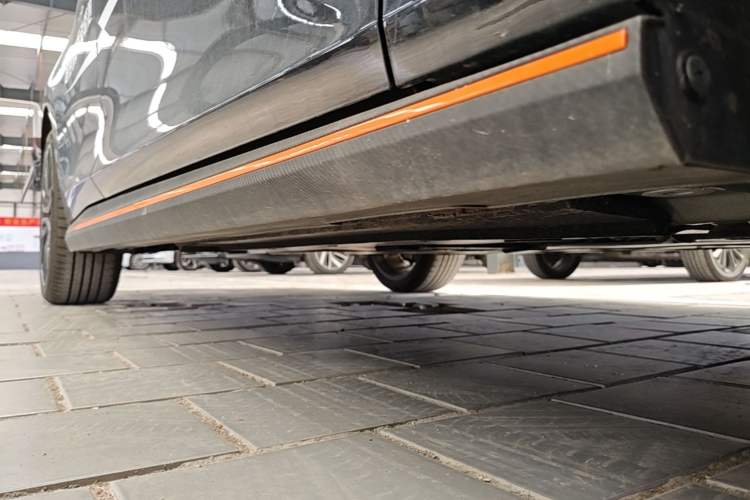 Used CHANGAN UNI-V 2025 Model Third-Generation 2.0T Dynamic Edition Right Side Sill