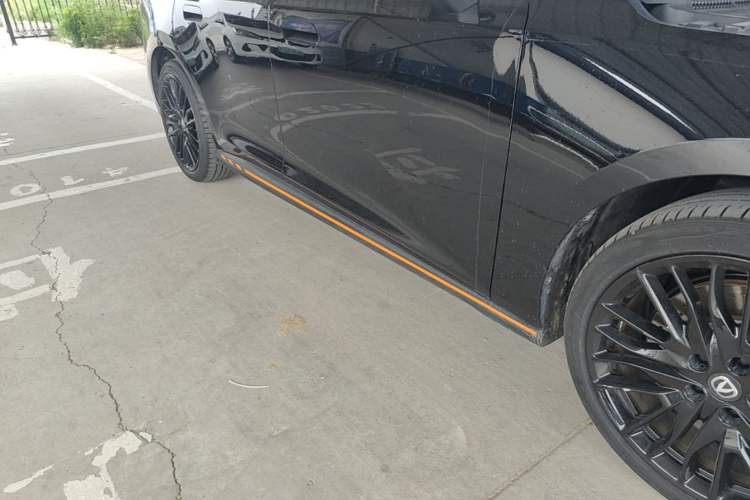 Used CHANGAN UNI-V 2025 Model Third-Generation 2.0T Dynamic Edition Right Side Sill