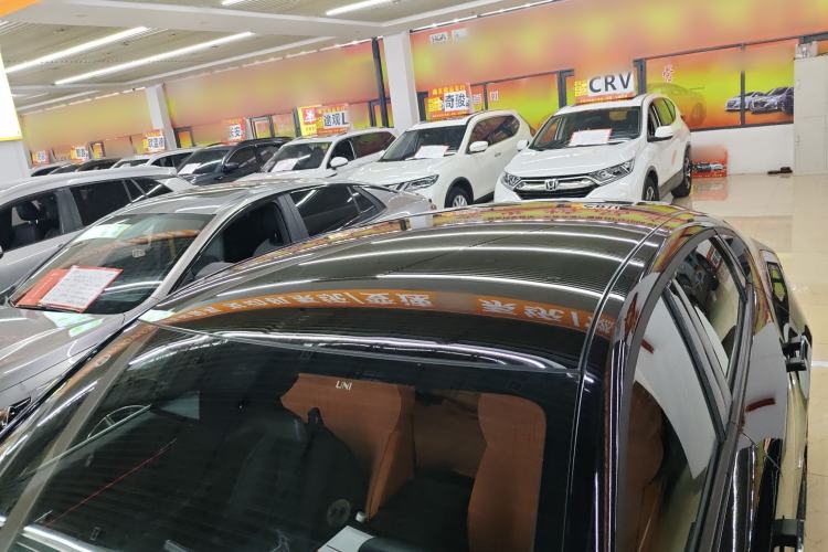 Used CHANGAN UNI-V 2025 1.5T 500Bar Prestige Sporty Version Roof