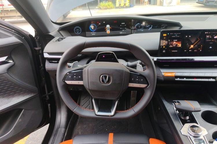 Used CHANGAN UNI-V 2025 1.5T 500Bar Prestige Sporty Version Steering Wheel