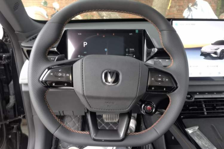 Used CHANGAN UNI-V 2025 Model Third-Generation 2.0T Dynamic Edition Steering Wheel