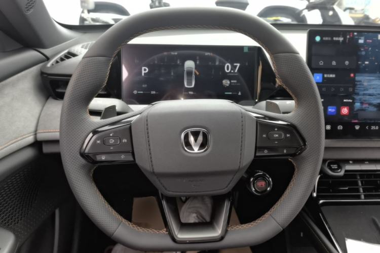 Used CHANGAN UNI-V 2025 Model Third-Generation 2.0T Dynamic Edition Steering Wheel
