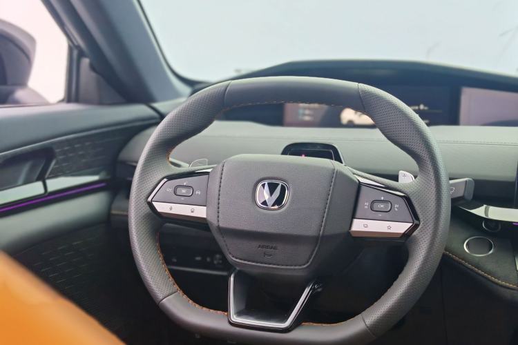 Used CHANGAN UNI-V 2025 1.5T 500Bar Prestige Sporty Version Steering Wheel